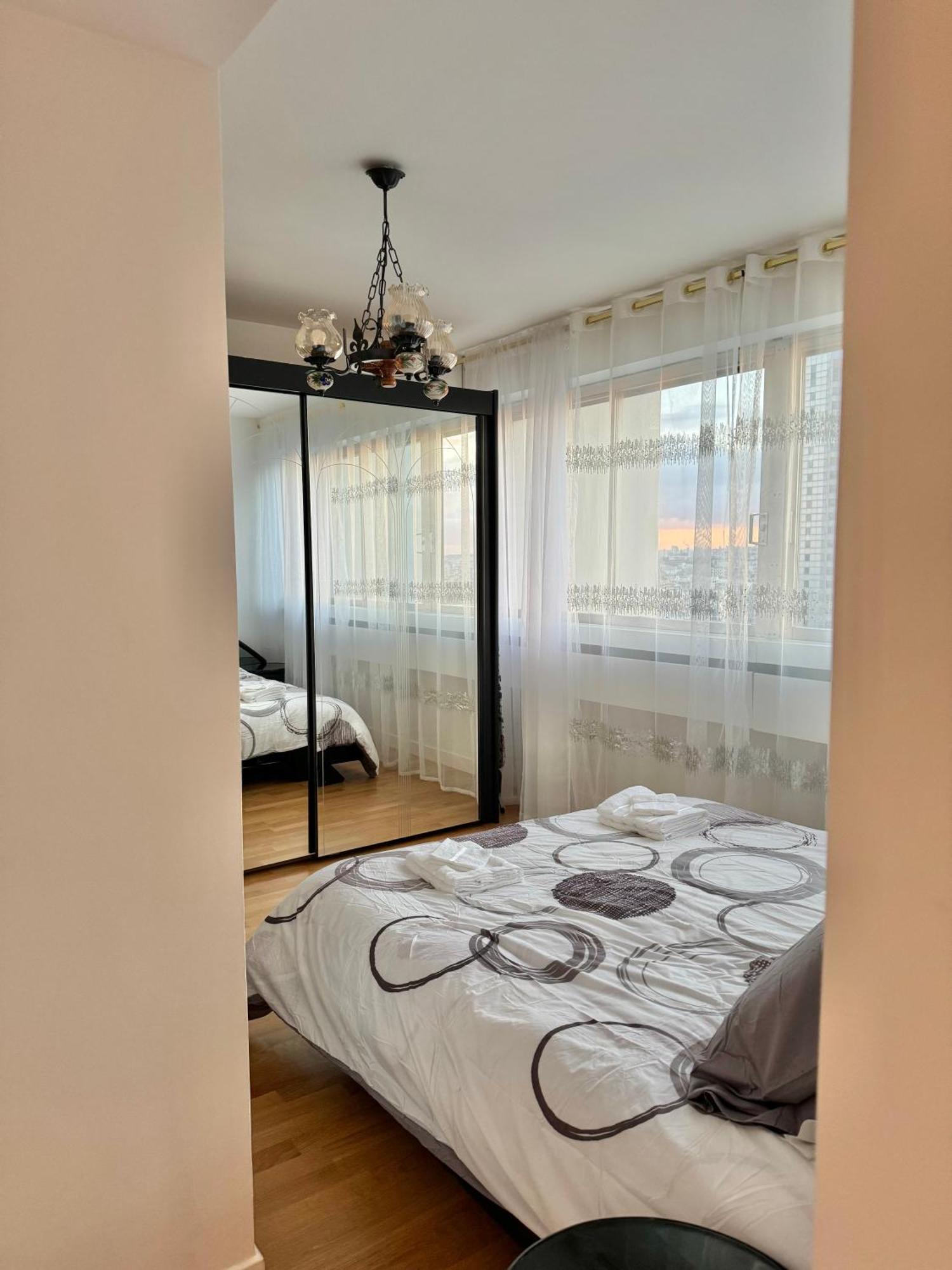 Unique Luxury Parisian Panorama High-rise By The Eiffel Tower Parijs