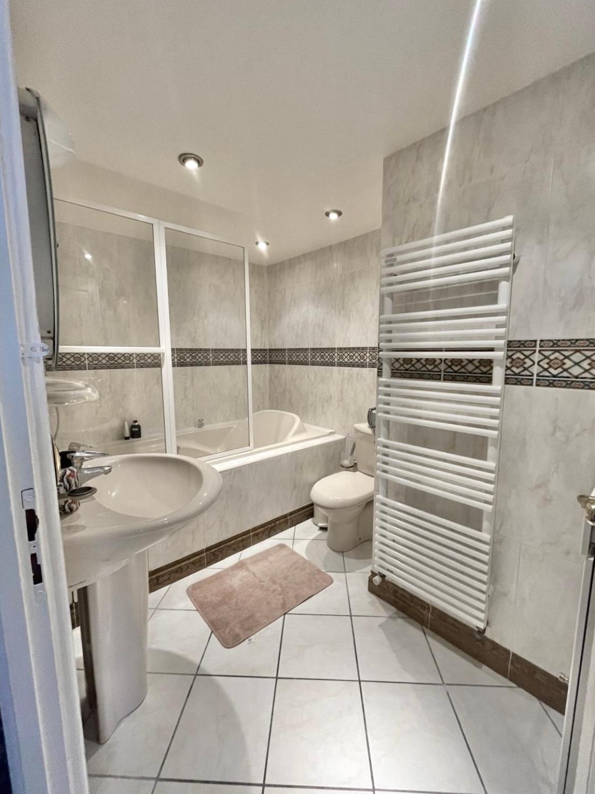 Unique Luxury Parisian Panorama High-rise By The Eiffel Tower Parijs