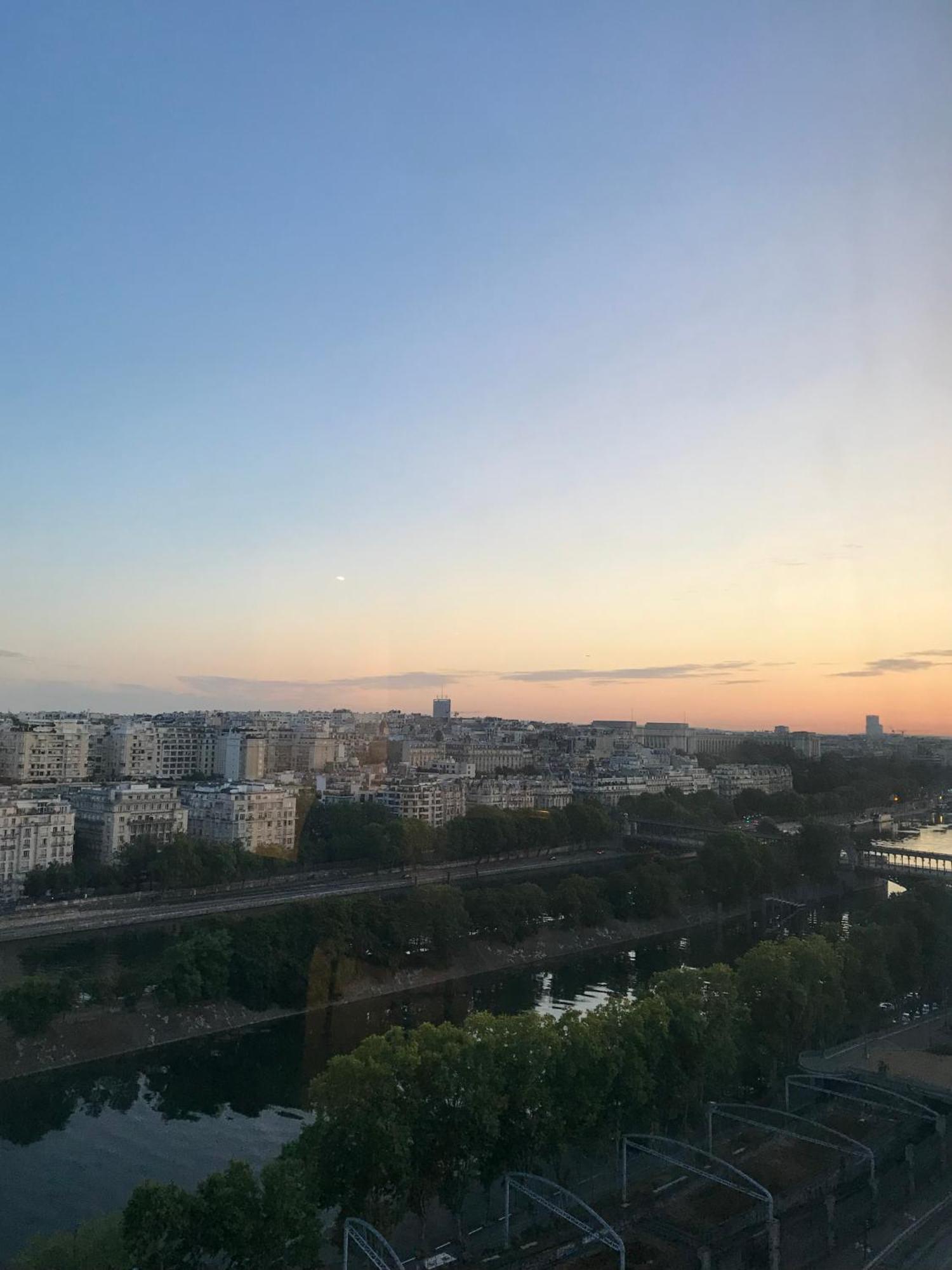 Unique Luxury Parisian Panorama High-rise By The Eiffel Tower * Parijs