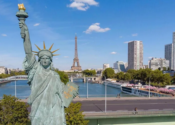 Unique Luxury Parisian Panorama High-Rise By The Eiffel Tower
