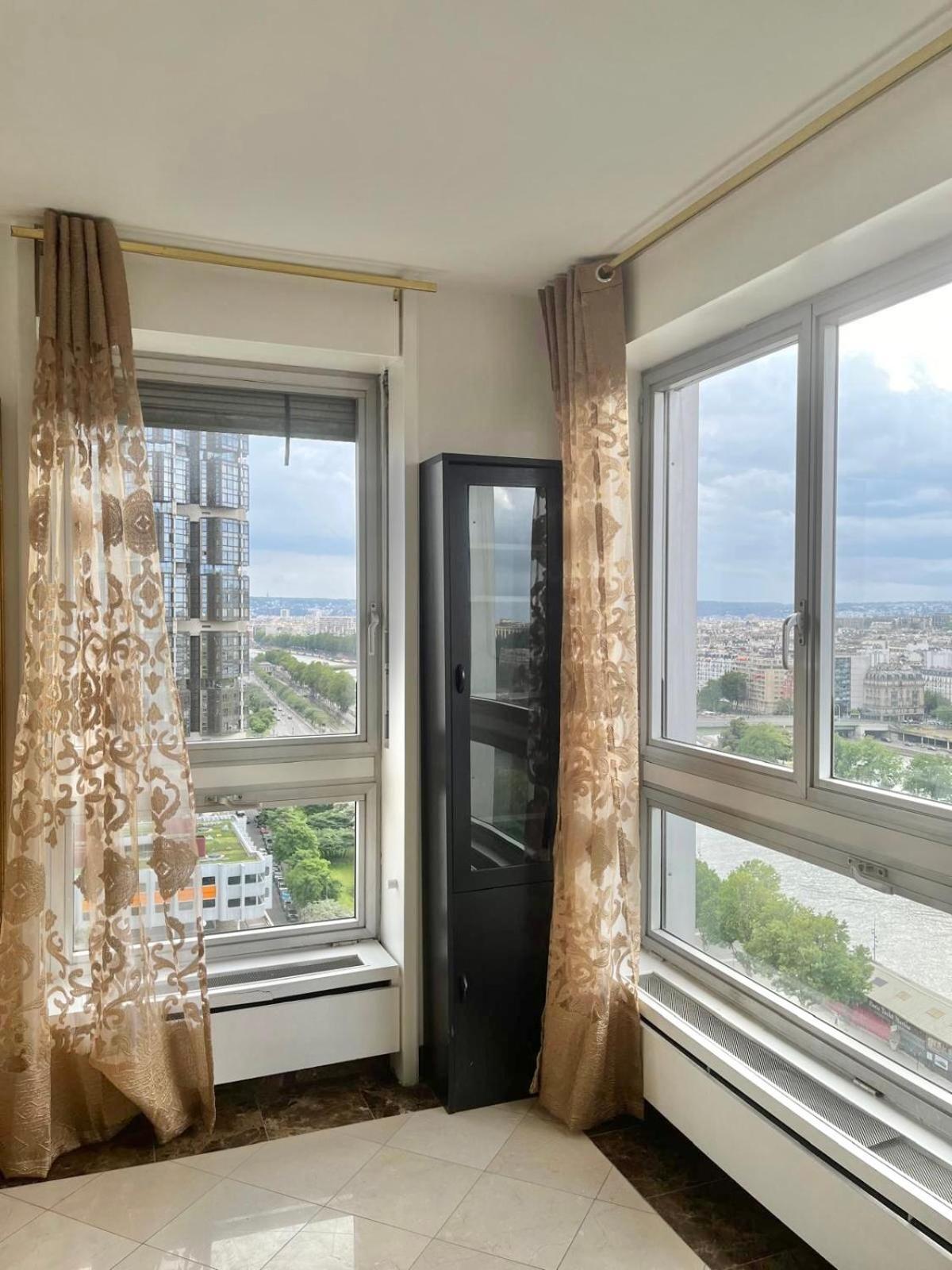 Unique Luxury Parisian Panorama High-rise By The Eiffel Tower Paris